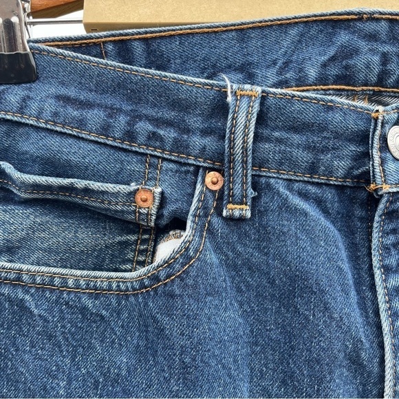 LEVI’S ~ Men’s 505 Jeans Medium Wash - Picture 4 of 8